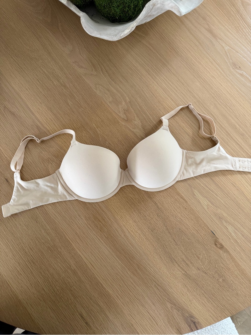 SKIMS “Fits Everybody” T-Shirt Bras -  “Onyx”(black) “Clay”(tan) “Sand”(nude) - Picture 9 of 12